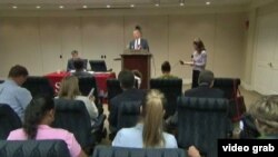 Para pengacara Fethullah Gulen, Reid Wengarten dan Mike Miller dari Steptoe, mengadakan konferensi pers mengenai permintaan Turki untuk ekstradisi.