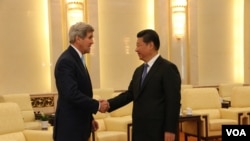 克里与习近平2015年5月17日于北京人民大会堂（美国之音莉雅拍摄）