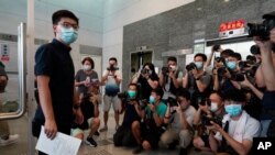 홍콩 민주화 운동가 조슈아 웡은 지난 20일 오는 9월에 실시될 홍콩 입법회 의원 선거에 입후보했다.