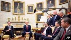 Президент Дональд Трамп принимает генерального секретаря НАТО Марка Рютте в Овальном кабинете. Белый дом, 13 марта 2025 г. 