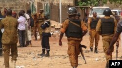 Les forces de sécurité du Burkina Faso dans les rues de Ouagadougou, au Burkina, le 22 mai 2018.