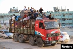 چھ مئی کورفح سے خان یونس نقل مکانی کرنےوالے فلسطینیوں کی ایک تصویر، فوٹو رائٹرز