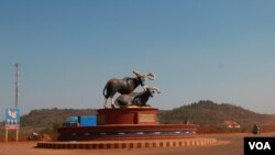 Kouprey statue​ is a symbol of Mondukiri Province, located in Senmonorom provincial captital on March 11, 2015 in Cambodia. (Nov Povleakhena/VOA Khmer)