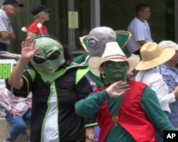 罗斯威尔市幽浮节游行