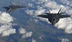 미 공군의 최신예 스텔스 전투기인 F-22 랩터.