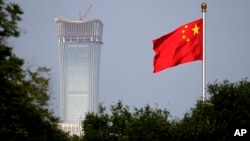 Arhiva, ilustracija - Zastava Kine nad skverom Tjenanmen u Pekingu