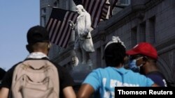 미국 미니애폴리스 주에서 흑인 사망으로 인해 3일 시위가 열렸다. 이날 도널드 트럼프 대통령은 미국 전역에서 열린 시위를 진압하기 위해 군병력을 투입할 필요가 없다고 말했다.