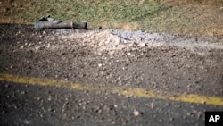 Sisa-sisa roket yang ditembakkan militan Palestina dari Jalur Gaza ke arah Israel (10/7).