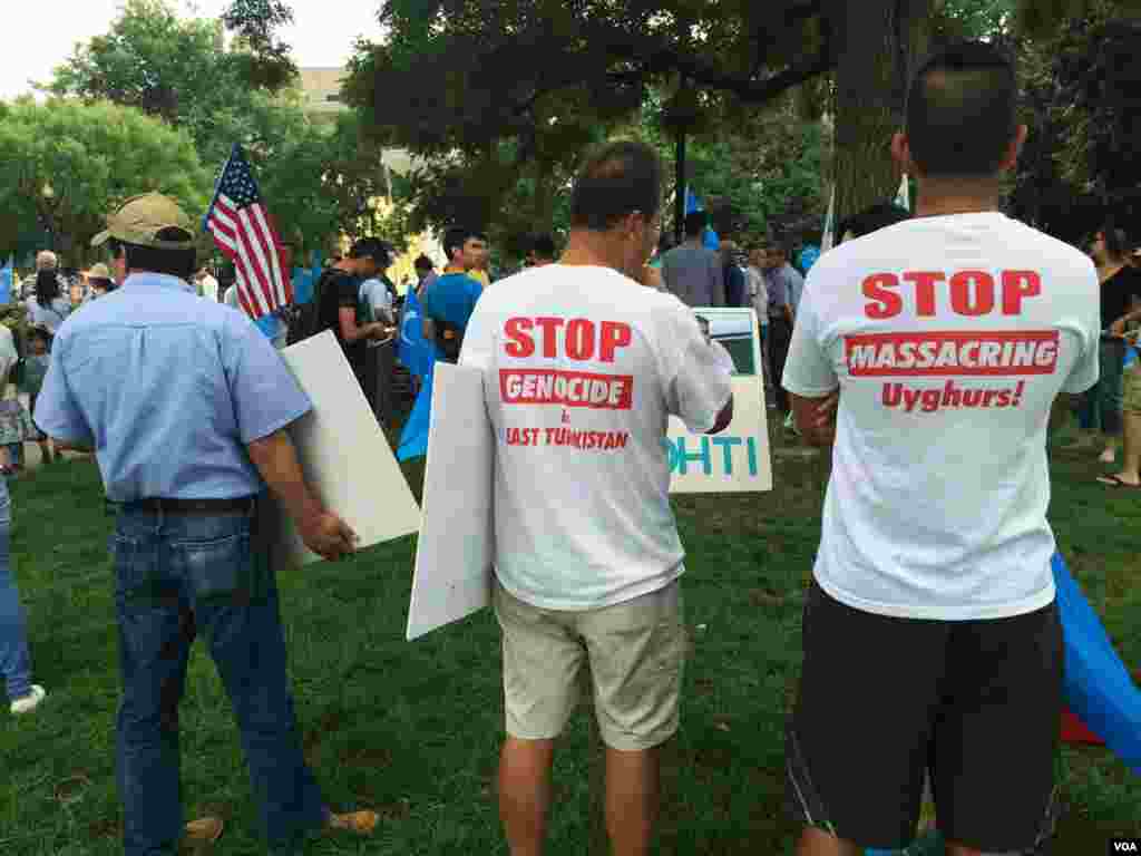Uyg&#39;urlar Vashingtondagi Dyupont xiyobonida, 12-iyul, 2015-yil