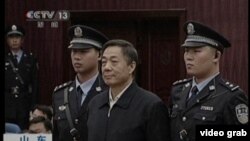 Bo Xiliai, mantan politikus China saat disidang di pengadilan tinggi Jinan, provinsi Shandong (Foto: dok).