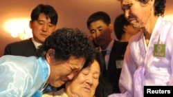 지난 2010년 11월 금강산트에서 열린 남북한 이산가족 상봉행사. (자료사진)