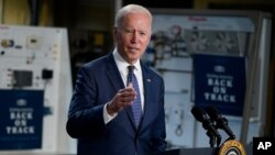 ប្រធានាធិបតីសហរដ្ឋអាមេរិកលោក Joe Biden ថ្លែងនៅក្នុងដំណើរទស្សនកិច្ចរបស់លោកទៅកាន់មហាវិទ្យាល័យ Tidewater នៅទីក្រុង Portsmouth រដ្ឋ Virginia កាលពីថ្ងៃទី ៣ ខែឧសភា ឆ្នាំ ២០២១។