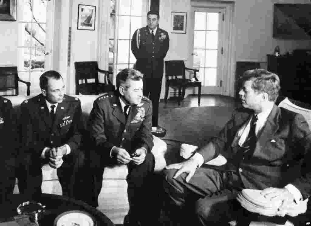 Then-Major Richard ``Steve'' Heyser, left, and General Curtis LeMay, then Air Force chief of staff, center, meet with President John F. Kennedy in the White House in Washington in this 1962 picture, to discuss U-2 spy plane flights over Cuba. 