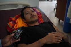 លោក អ៊ឹង រដ្ឋា អាយុ២៥ឆ្នាំ ជាកម្មករសំណង់នៅអគារដែលបានបាក់រលំនៅខេត្តកែប។ ថតនៅថ្ងៃទី០៤ ខែមករា ឆ្នាំ២០២០ នៅក្រុងកែប ខេត្តកែប។ (ខាន់ សុគុំមនោ/VOA)