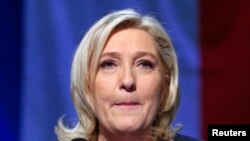 លោកស្រី Marine Le Pen មេដឹកនាំ​គណបក្ស​នយោបាយ​ French National Front​ (FN) និង​ជា​បេក្ខជន​នៃ​គណបក្ស​ FN ប្រចាំតំបន់​ Nord-Pas-de-Calais-Picardie នៅ​ក្រោយ​ពេល​ដែល​លទ្ធផល​នៃ​ការ​បោះ​ឆ្នោត​តំបន់​នៅ​ជំុទីពីរ​ត្រូវ​បាន​ប្រកាស​ ក្នុង​ទីក្រុង​ Henin-Beaumont ប្រទេស​បារាំង។