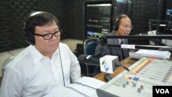 Son Chhay, left, is a member of parliament of Sam Rainsy Party and Phay Siphan, right, is a spokesman of Council of Ministers of Cambodia. 