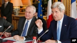 French Foreign Minister Jean Marc Ayrault, left, and U.S. Secretary of State John Kerry attend a meeting at the Quai d'Orsay ministry in Paris, March 13, 2016. Kerry and his counterparts were to discuss Syria, Libya, Yemen and Ukraine, among other foreign