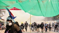 Protesters run during a crackdown of an anti-coup protests at Hlaing Township in Yangon, Myanmar March 17, 2021. Picture taken March 17, 2021. REUTERS/Stringer
