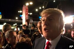 Donald Trump berbicara kepada media setelah debat pertama Partai Republik (6/8).