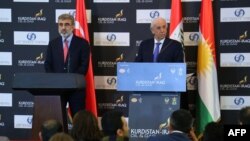 Turkish Energy Minister Taner Yildiz (L) and his Iraqi Kurdish counterpart Ashti Hawrami hold a press conference in Arbil, the capital of the autonomous Kurdish region in northern Iraq, Dec. 2, 2013. 