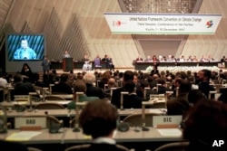 FILE - Kyoto Gov. Teiichi Aramaki makes a speech during the opening session of the U.N. Framework Convention on Climate Change, Dec. 1, 1997 in Kyoto, western Japan. (AP Photo/Katsumi Kasahara File)