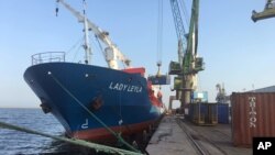 Kapal Turki, Lady Leyla, mengangkut bantuan kemanusiaan dalam jumlah yang besar untuk dikirimkan ke Gaza, Palestina, Jumat (1/7). 