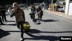 지난 26일 러시아에서 조지아로 입국한 여행객들.