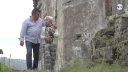 Venezolano revive aldea abandonada en España