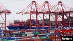 중국 양샨항에 쌓인 컨테이너. (자료사진)