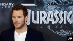 Aktor Chris Pratt pada acara promosi film 'Jurassic World' di Berlin, Jerman.