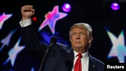 70 yoshli Donald Tramp Nyu-Yorkdan chiqqan milliarder