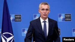 Sekretaris Jenderal NATO Jens Stoltenberg berbicara di Brussels, Belgia Kamis (14/1). 