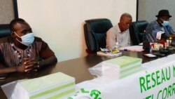 Lors de la présentation du rapport du Réseau National de Lutte Anti-Corruption à Ouagadougou le 14 octobre 2020. (VOA/Lamine Traoré)