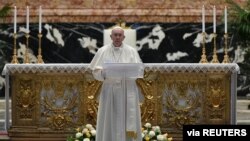 Pope Francis delivers his Urbi et Orbi blessing, after celebrating Easter Sunday Mass at St. Peter's Basilica at the Vatican, Apr. 4, 2021. (Vatican Media/­Handout via Reuters) 