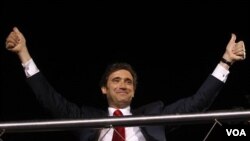 PM Portugal Pedro Passos Coelho yang memenangkan pemilu bulan Juni, harus menghadapi aksi mogok besar-besaran.