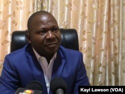Luc Abaki, directeur de LFC et de City FM, à Lomé, au Togo, le 7 février 2017.(VOA/Kayi Lawson)