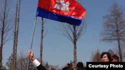 Cambodian workers in Seoul, South Korea greeting Mr. Kem Sokha (Courtesy photo)