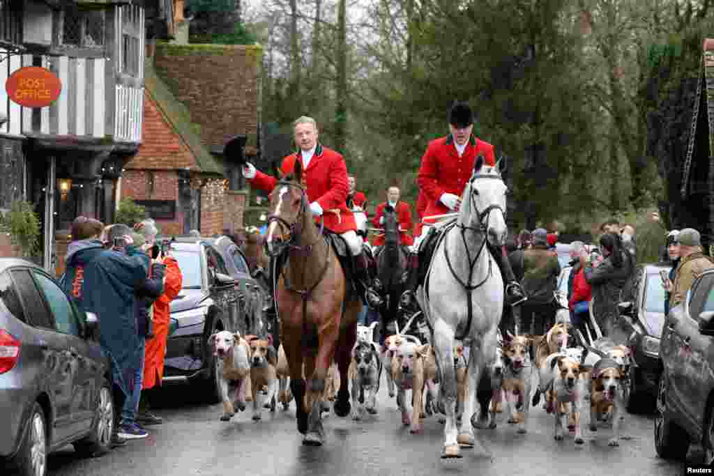 Members of the Old Surrey, Burstow and West Kent Hunt take part in the annual Boxing Day trail hunt, in Chiddingstone, Britain.
