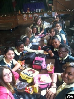 Students at Saint Camillus Catholic school enjoy lunch together in the school building damaged after Superstorm Sandy. (VOA/A. Phillips)