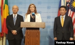 지난 30일 미국 뉴욕 유엔본부에서 유엔 안전보장이사회(안보리)가 전체회의를 열고 북한의 5차 핵실험에 대응하는 대북제재결의안을 채택한 직후 미국과 한국, 일본대사가 기자회견을 하고 있다. 왼쪽부터 벳쇼 고로 일본대사, 사만다 파워 미국대사, 오준 한국대사.