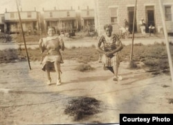 Qullar qo'yib yuborilgach boshqa joylarga ketmay shu yerda ildiz otgan