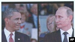 Gambar Presiden AS Barack Obama dan Presiden Rusia Vladimir Putin terlihat di layar raksasa saat kedua pemimpin negara tersebut tiba di Ouistreham, Normandia dalam peringatan 70 tahun invasi D-Day (6/6).
