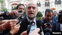 Kepala inspeksi nuklir IAEA Herman Nackaerts berbicara kepada wartawan mengenai masalah program nuklir Iran di Kedutaan Iran di Wina (27/9/2013)