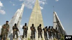 Pasukan Demokratis Suriah atau SDF, yang mencakup laskar Arab dan Kurdi, berhasil merebut kota Manbij dari kelompok militan ISIS (foto: dok). 