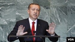 PM Turki Recep Tayyip Erdogan berjanji akan mencegat kapal yang membawa persenjataan ke Suriah.