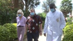 L'ambassadeur des USA visite le Dr Mukwege à Bukavu, en RDC, le 16 avril 2021. (VOA/Ernest Muhero)