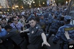 Moskvada sammit paytida Putinga qarshi tinimsiz namoyishlar