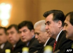 Tojikiston, Amerika nazarida, juda zaif tuzum