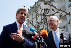 U.S. Secretary of State John Kerry (L) gestures next to U.N. Special Envoy on Syria Staffan de Mistura during a news conference in Geneva, Switzerland, May 2, 2016.