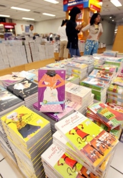 Beberapa kalangan menganggap isu yang dibawakan oleh penulis perempuan tidak penting karena berawal dari masalah rumah tangga. Namun ada pula penulis perempuan yang mendasarkan karyanya pada riset. (Foto: ilustrasi)